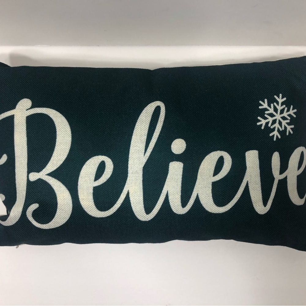 Throw Pillow “Believe”